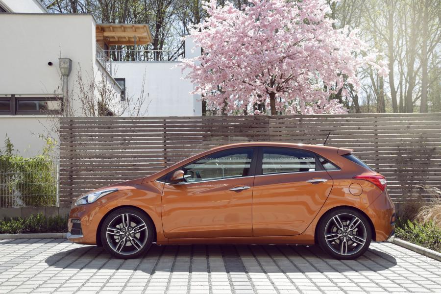  Hyundai i30 5-Door Turbo 2015 года  (фото 8 из 23)